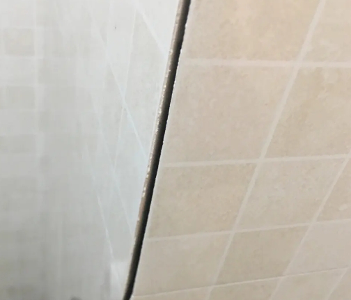 湖北瓷砖空鼓维修公司分享阳台瓷砖脱落的修复过程可以分为以下几个步骤